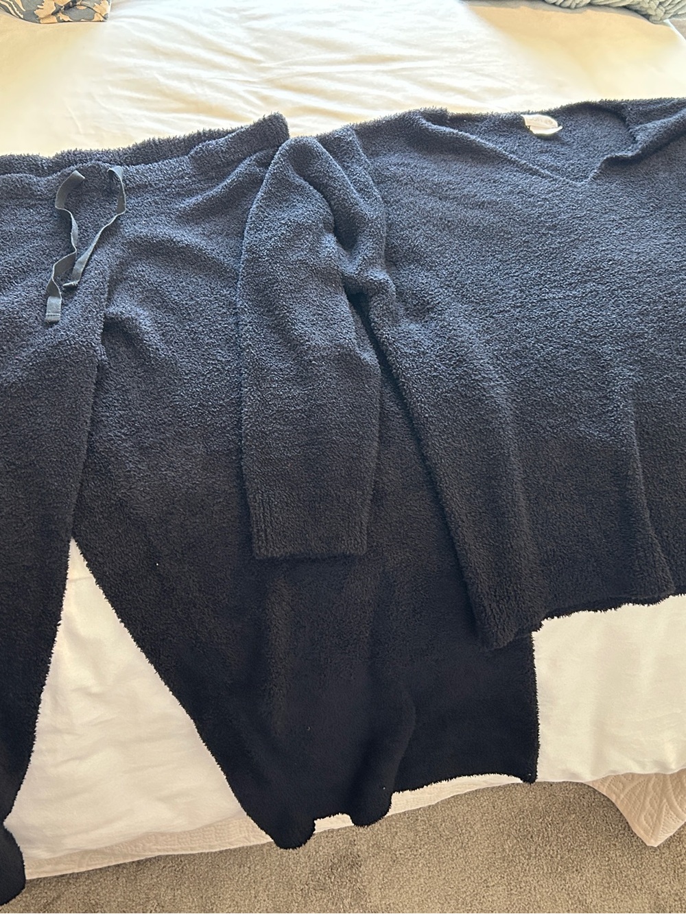 Softies Black 2 piece set. 3x Oprah’s favorite list. Never put in dryer.